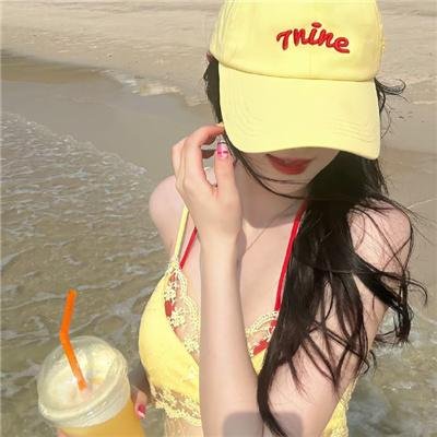 一位站立的人