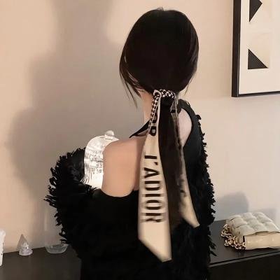 这名男子，捡到了人鱼。